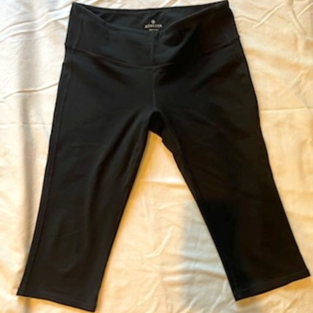 ATHLETA BLACK 3/4 LEGGINS SIZE M